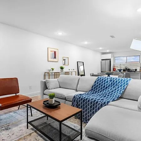 Stunning Apartment In Downton Dallas 2 Br/1 Bath